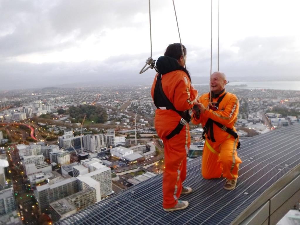 新西兰奥克兰-天空塔-天空步道-创意求婚